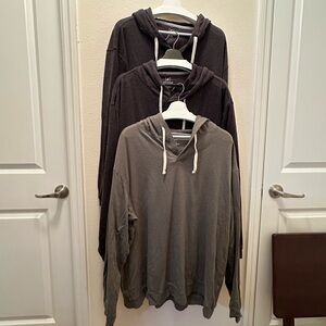 Bundle of 3.. men’s long sleeve shirts. XL